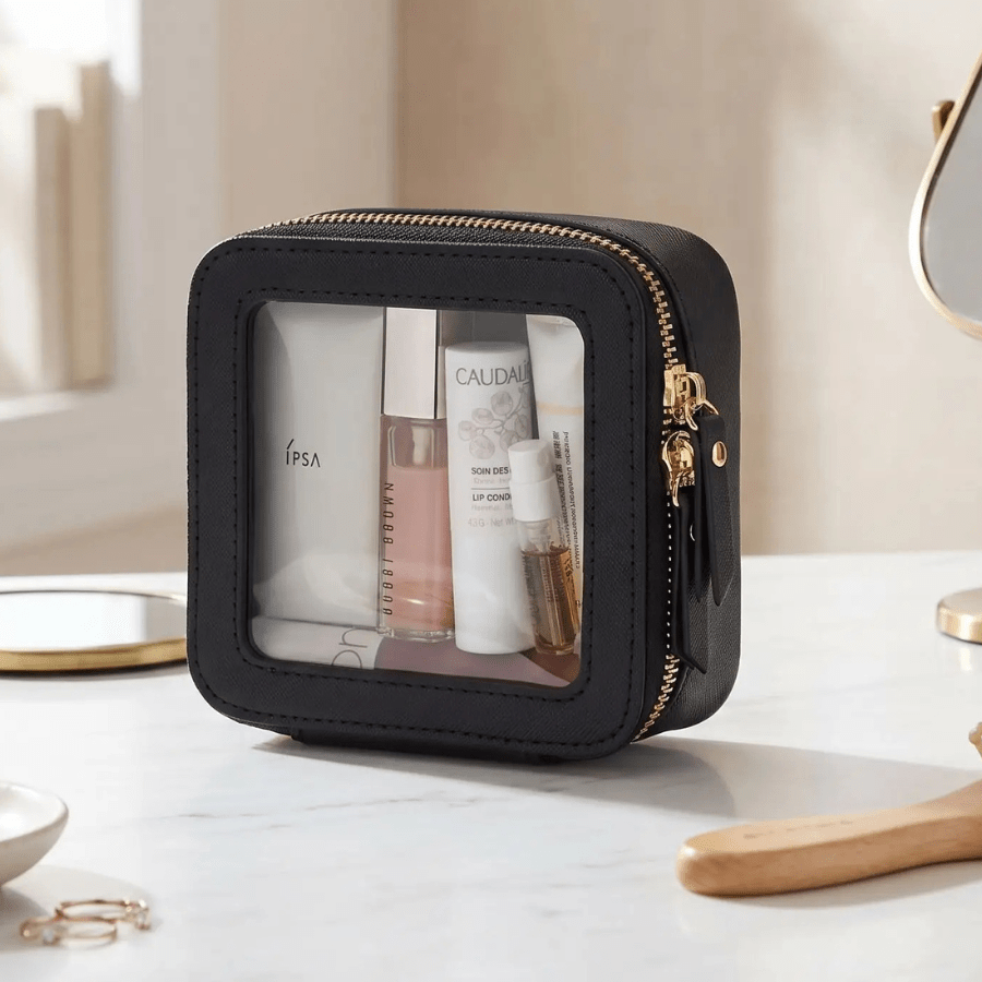 petite trousse de toilette femme noir avec produits