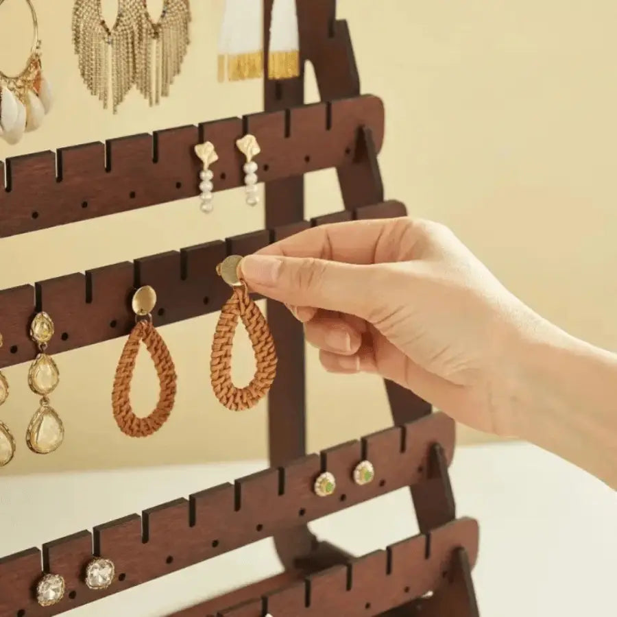 porte boucle d'oreille avec trou pour les pines oreilles