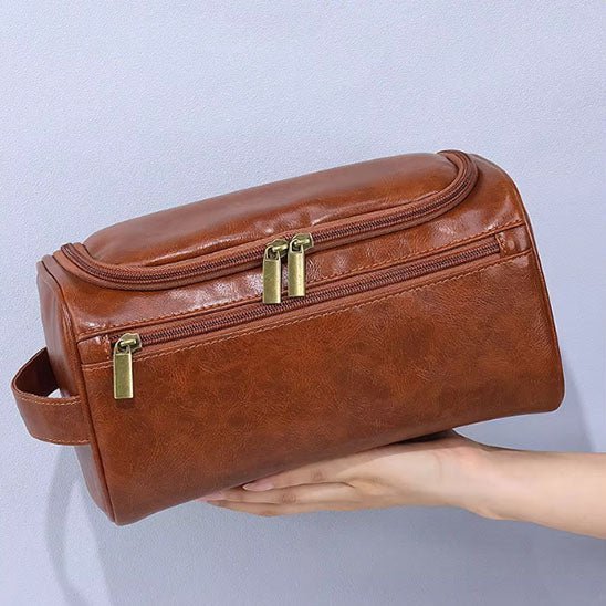 Trousse de Toilette Dans la main d'une femme