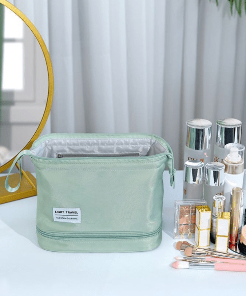 Trousse de toilette voyage verte ouverte sur le dessus Tendance - La trousse Beauté