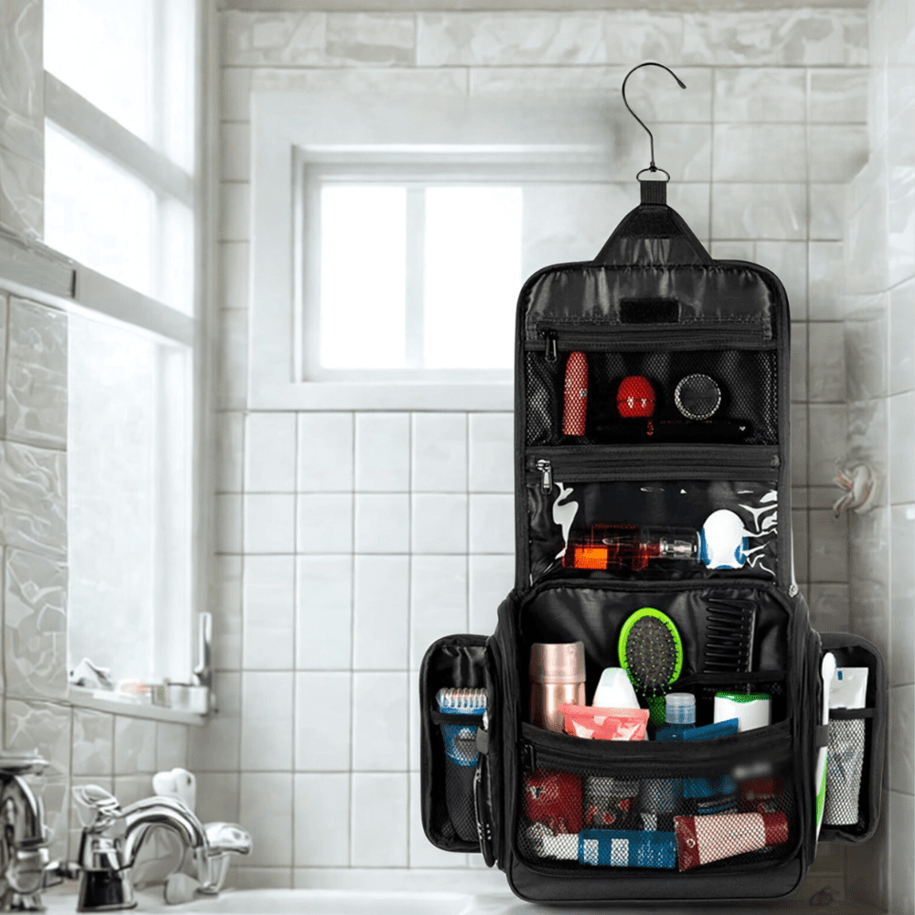 La trousse de toilette avec crochet à suspendre