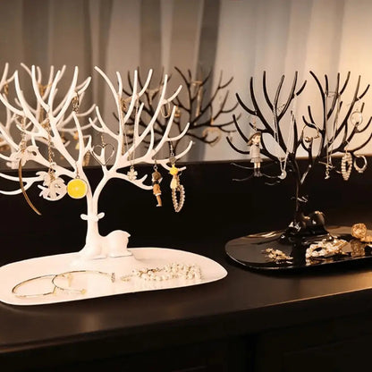 arbre à bijoux blanc et noir forme à cerf
