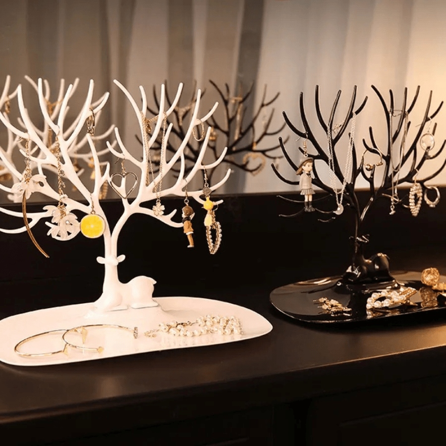 arbre à bijoux blanc et noir forme à cerf
