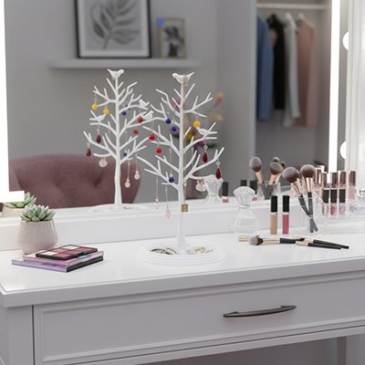 Arbre  bijoux  blanc sur coiffeuse