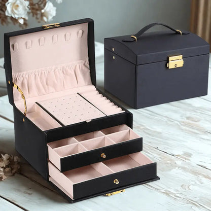 Boite à bijoux noir avec tiroirs et fermerure à serrure