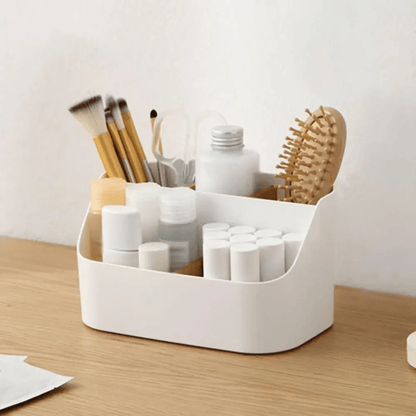 Boite a maquilage plastique blanc avec produits
