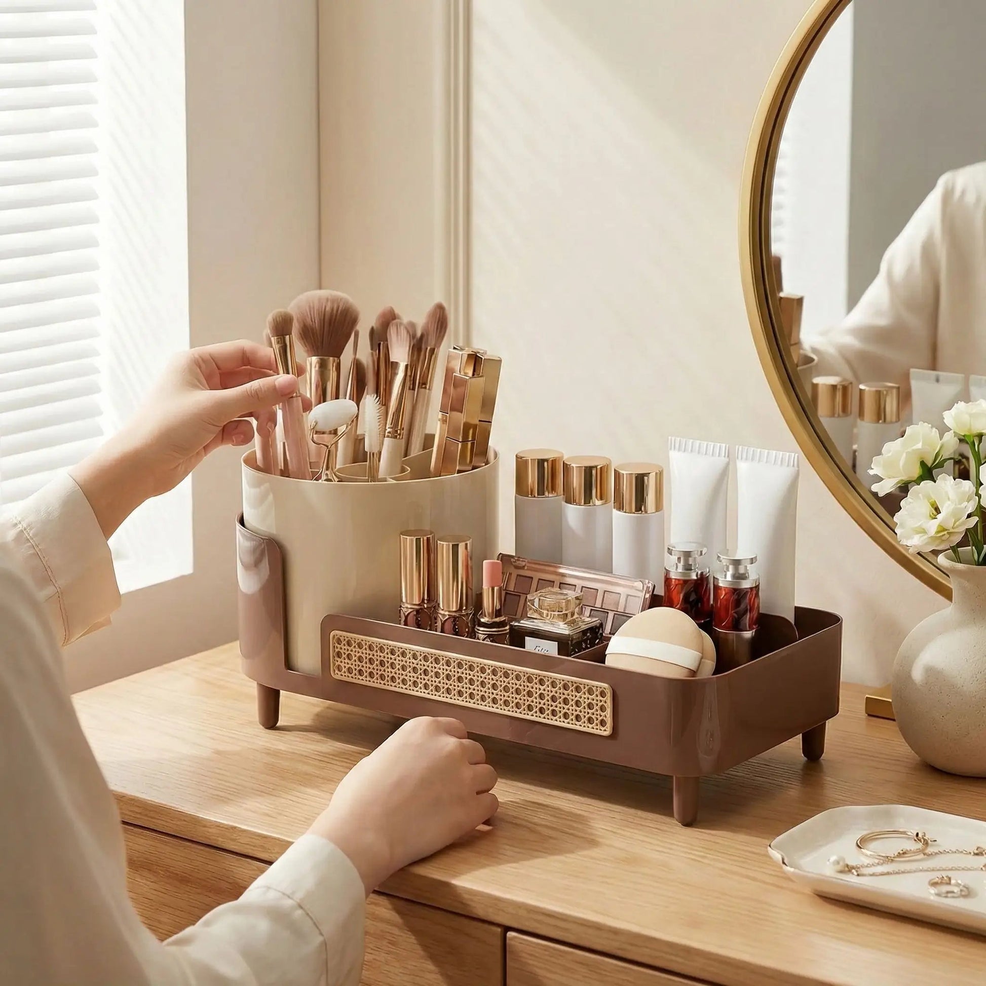 boite maquillage rangement marron et beige rotatif pinceaux maquillage