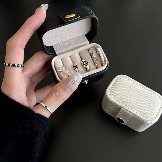 Coffret a bijoux noir pour bagues