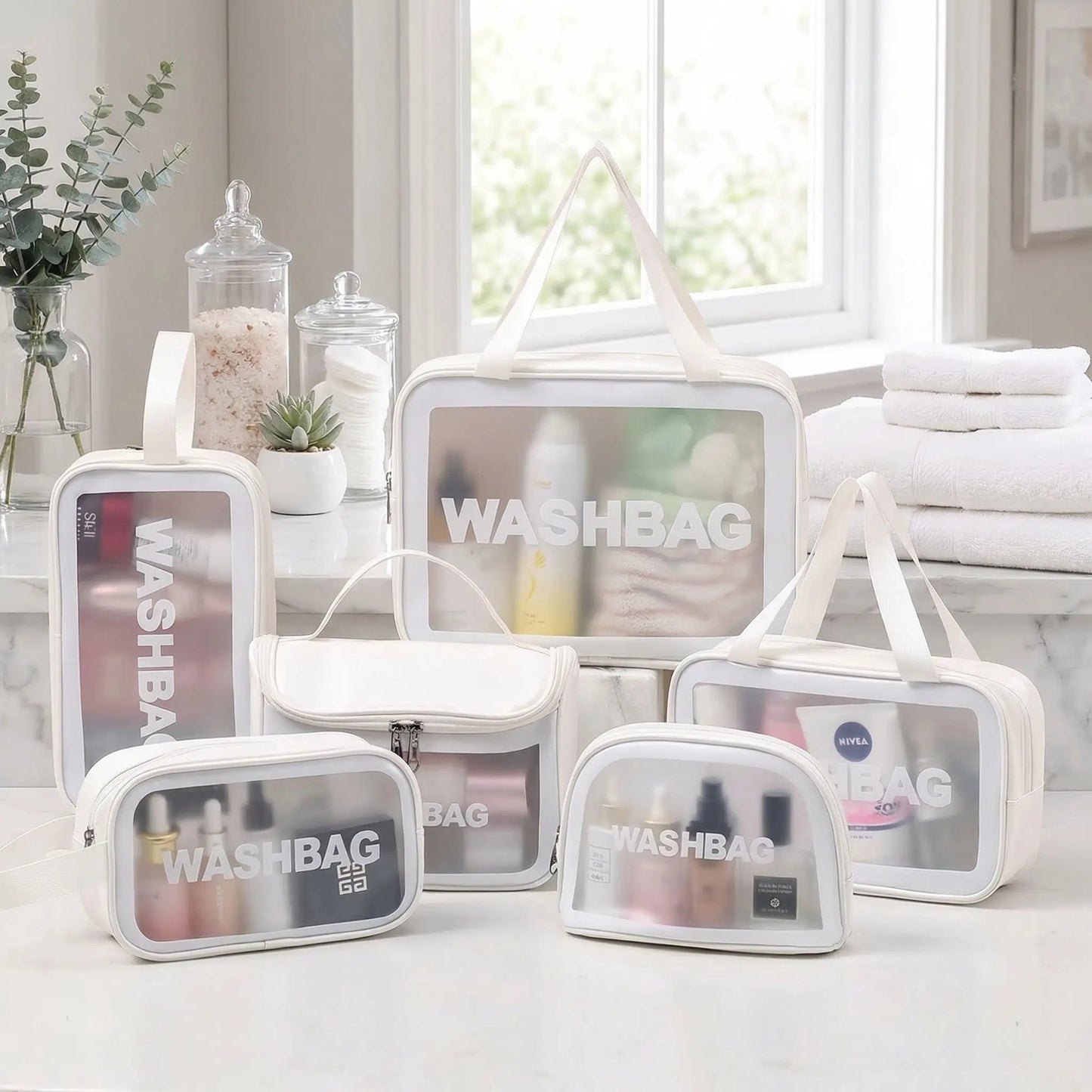 ensemble de six troussesde toilette blanche pvc