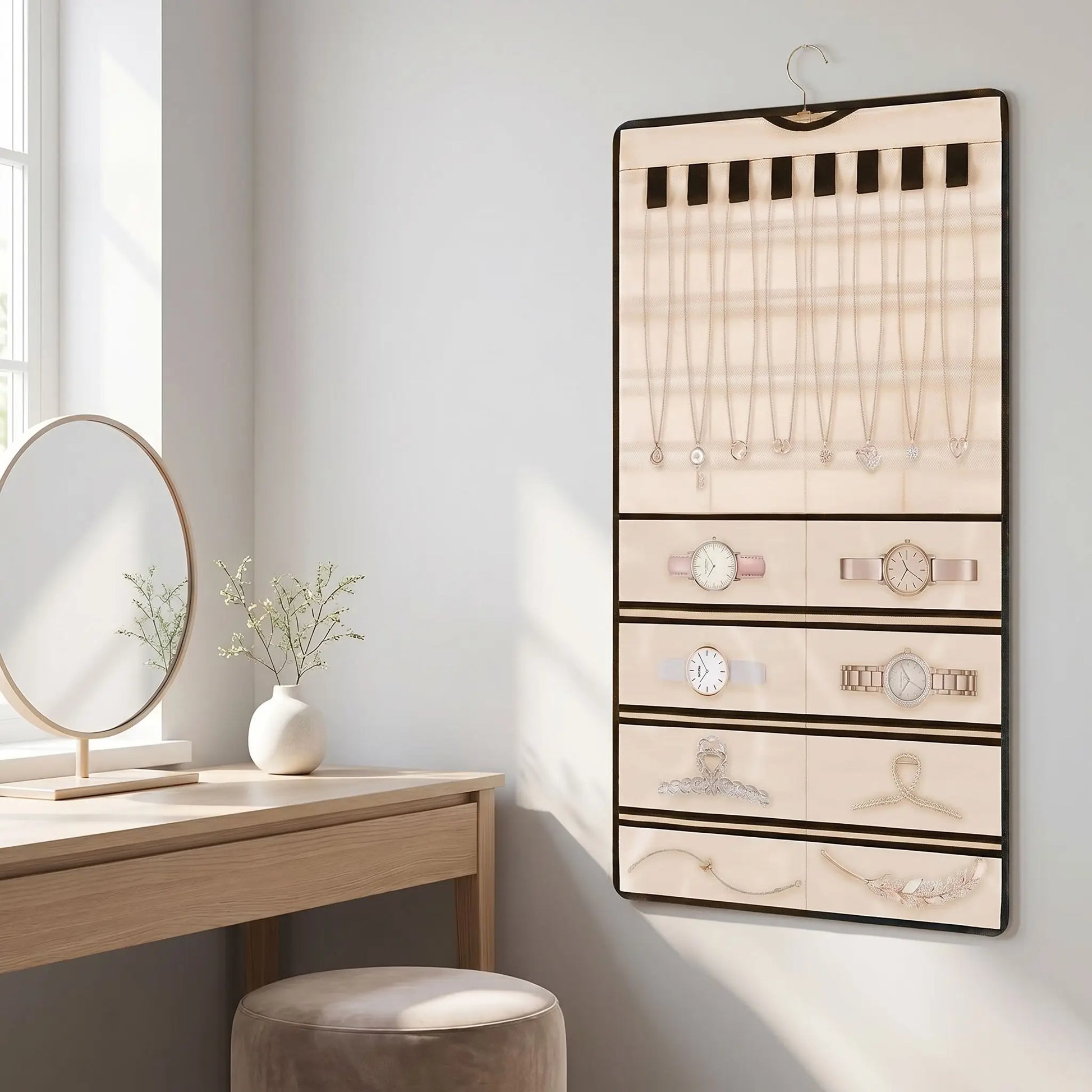organisateur pour bijoux accroché au mur