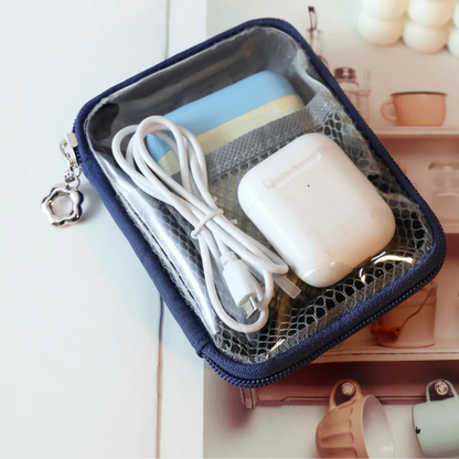 petite trousse bleu transparente