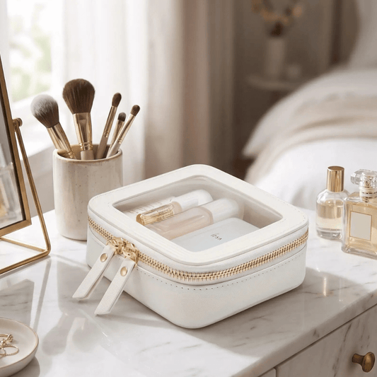 petite trousse de toilette femme blanche