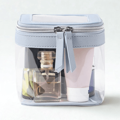 petite trousse de toilette bleu avec produits