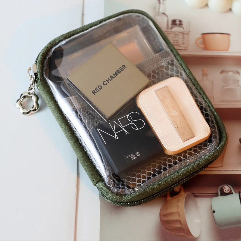 petite trousse verte transparente