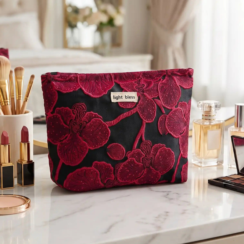 pochette cosmétique rouge et noir