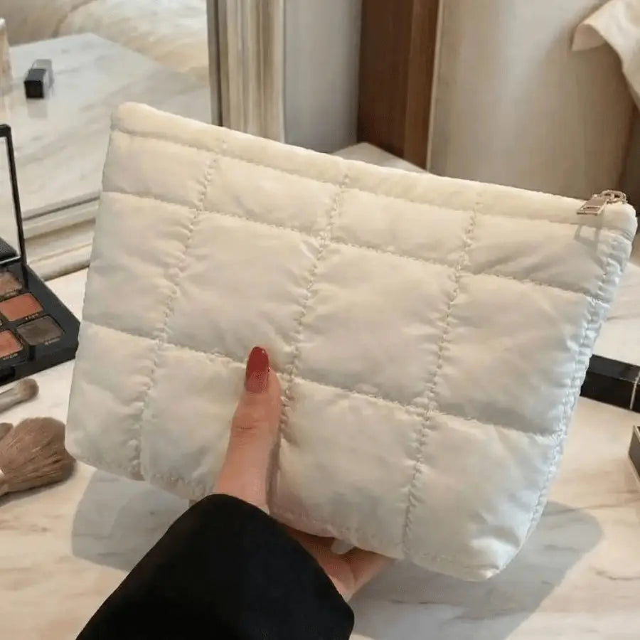 pochette cosmétique blanche bouffante