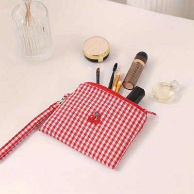 pochete de maquillage avec produits