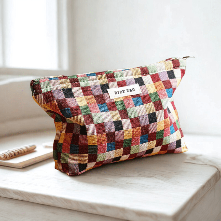 pochette maquillage sur vanité