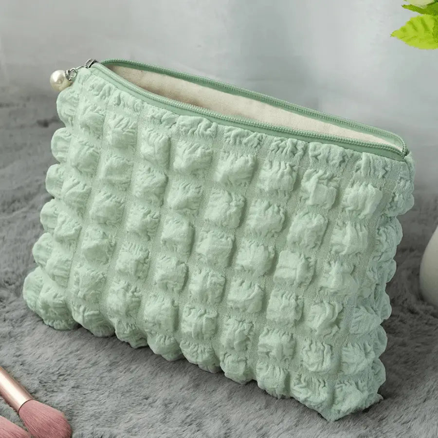 pochette pour maquillage verte gaufrée
