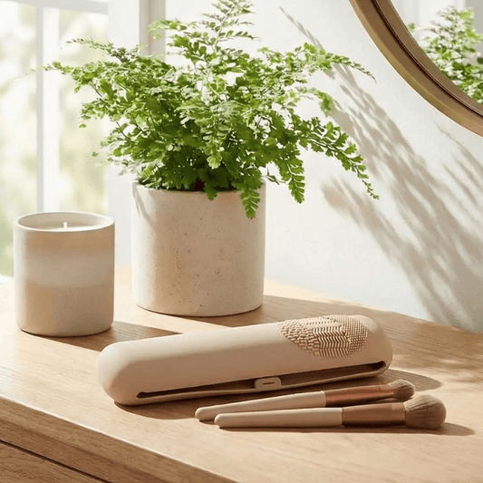 pochette pour pinceaux maquillage beige silicone souple