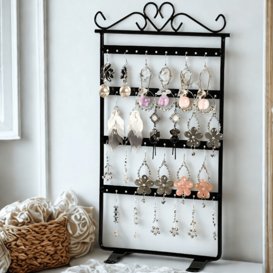 porte boucle d'oreille noir