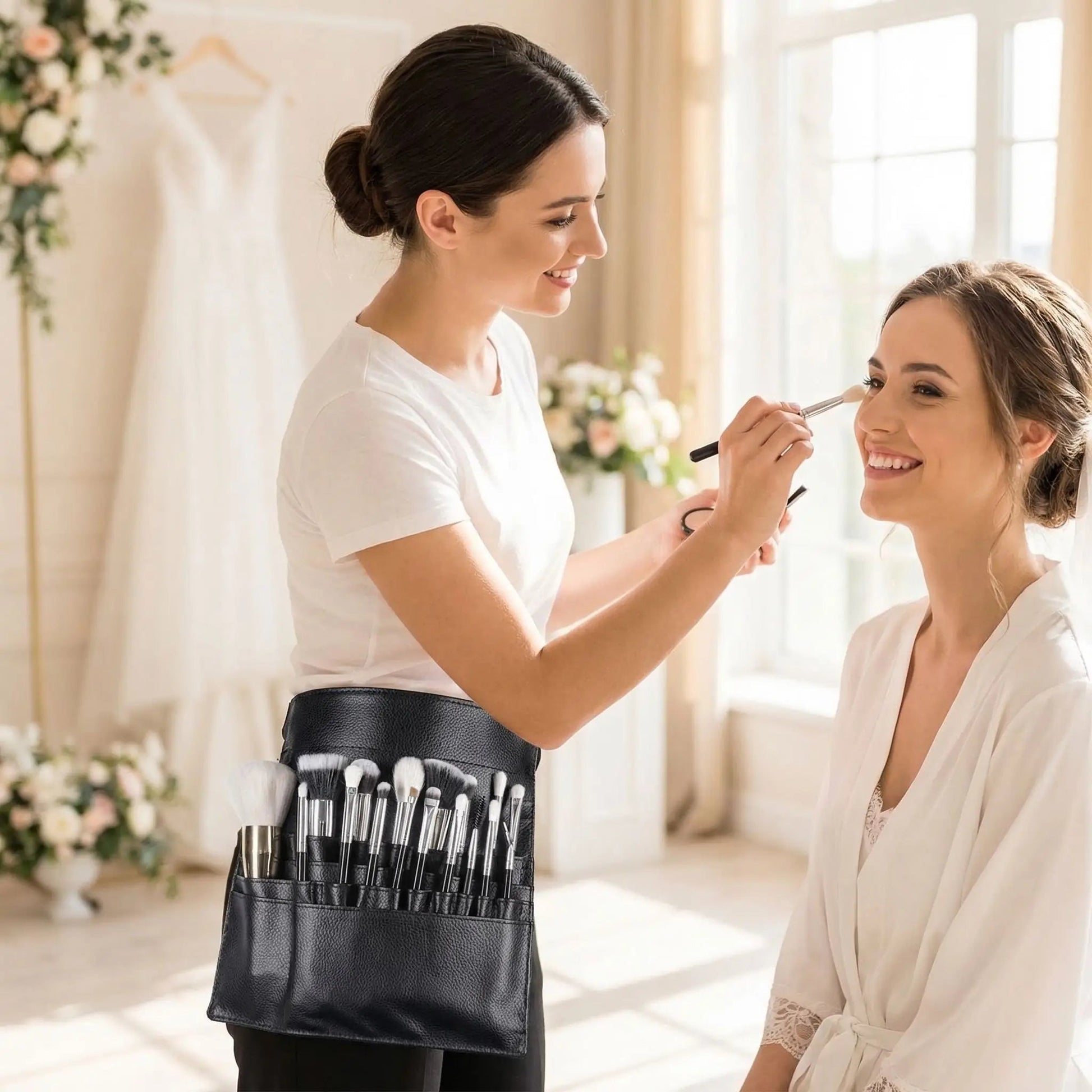 porte pinceau maquillage femme qui fait maquillage
