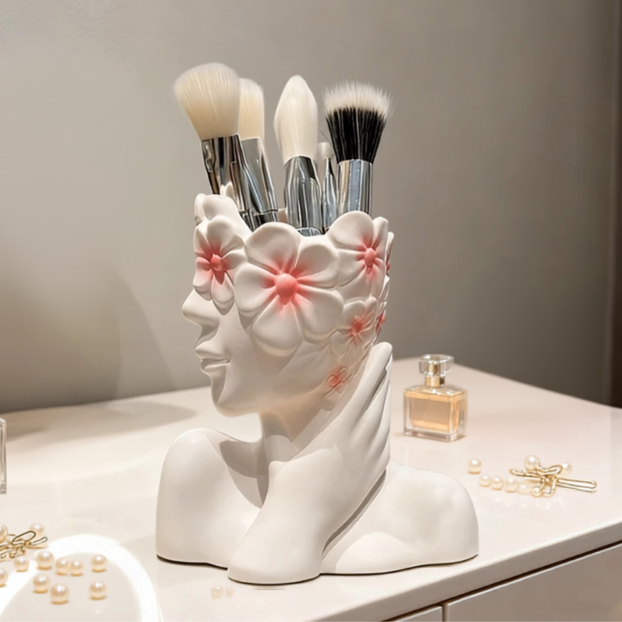 pot de rangement pinceau maquillage tête tourner main au cou