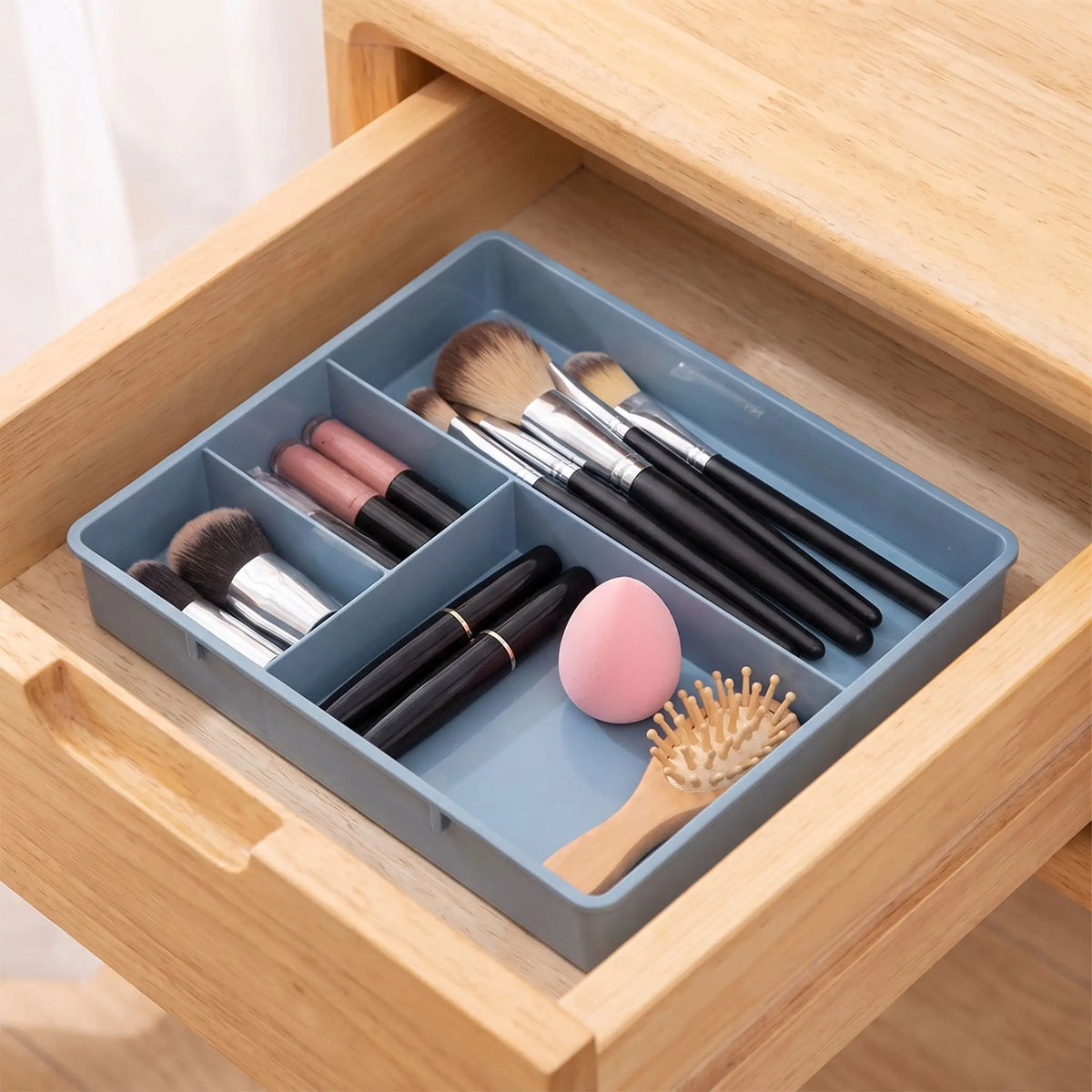 rangement maquillage tiroir bleu plastique produits beauté