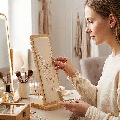 support pour collier bijoux bois naturel beige