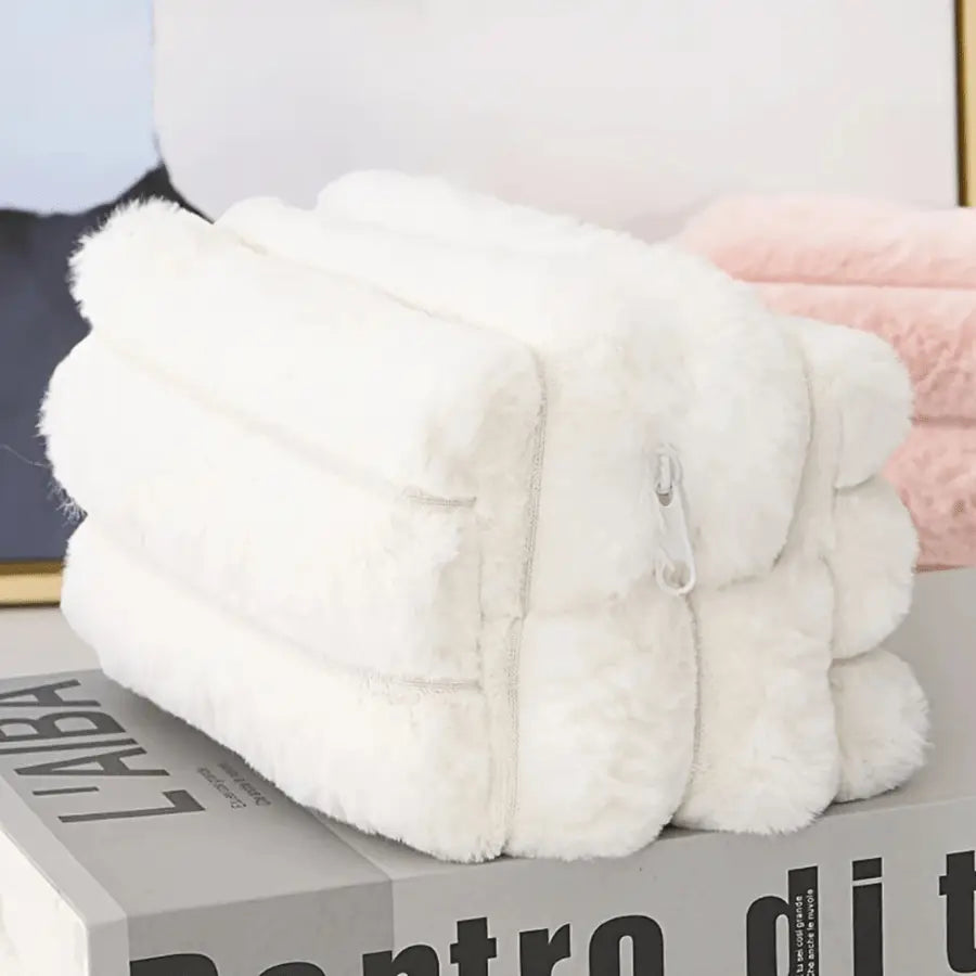 trousse à maquillage blanche en peluche ultra douce