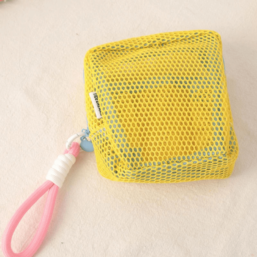 Trousse a maquillage jaune en maille