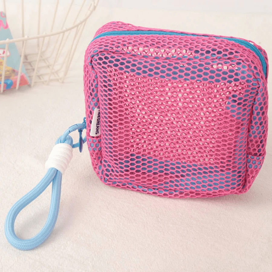 Trousse a maquillage mini rose en maille
