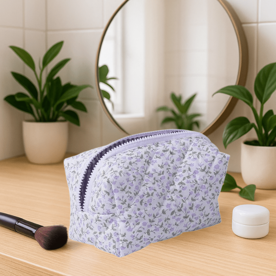 Trousse à maquillage violette fleurie