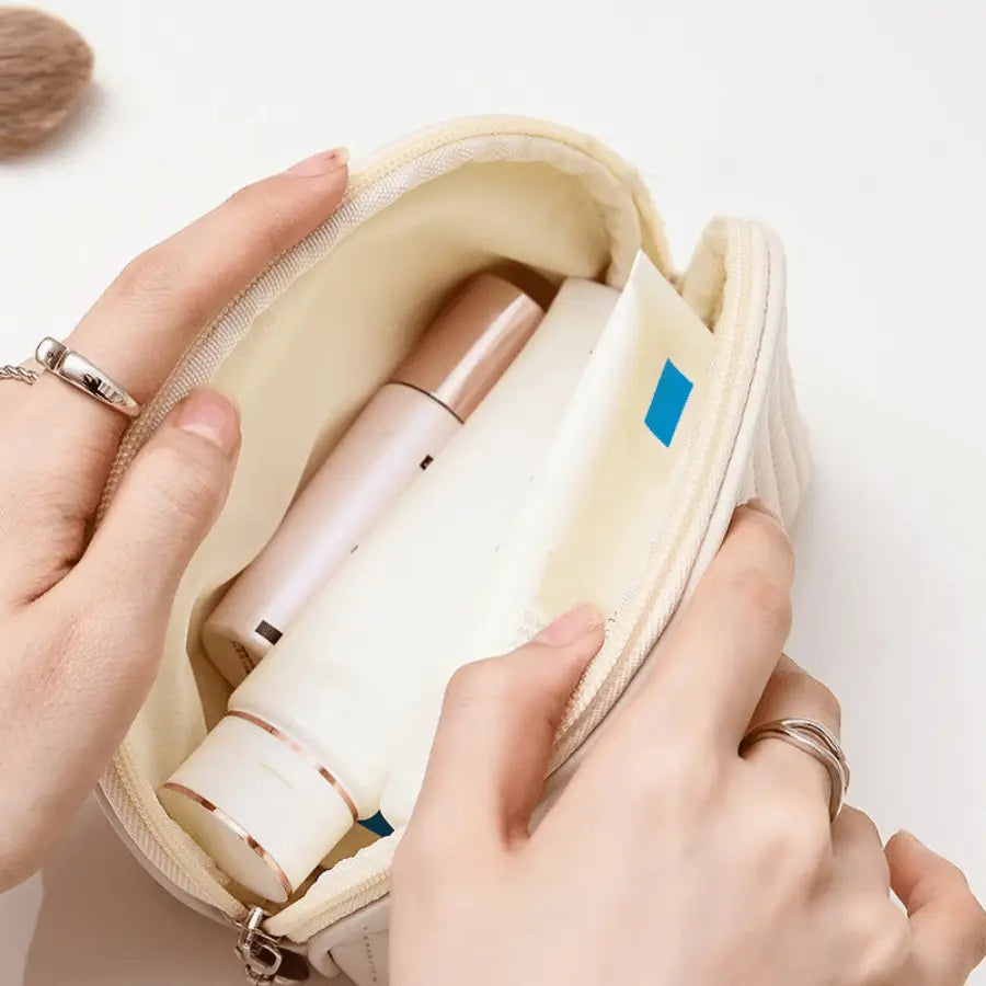 Trousse de maquillage ouverture dessus blanc