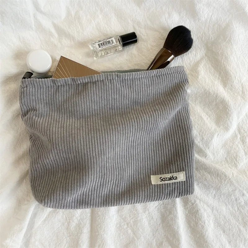 Trousse de maquillage gris velours côtelé 