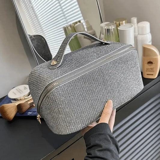 trousse de toilette de luxe femme gris paillette chic