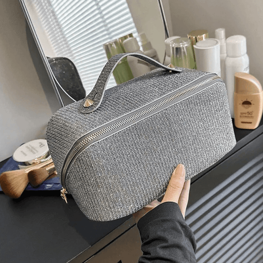 trousse de toilette de luxe femme gris paillette chic