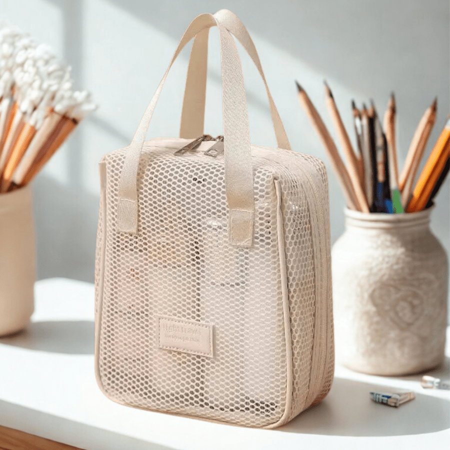 Trousse de toilette e voyage femme en maille blanc