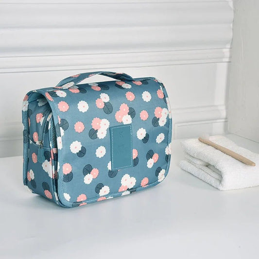 Trousse de Toilette femme fleurie  sur table Pour femme - La trousse Beauté