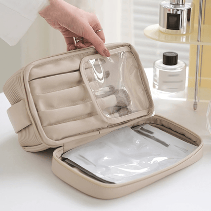 Trousse de toilette femme avec un rangement pinceaux maquillage dessous