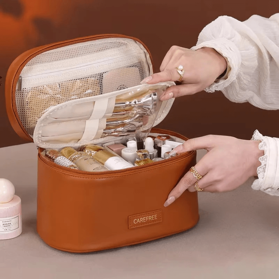 Trousse de toilette marron ovale en similicuir
