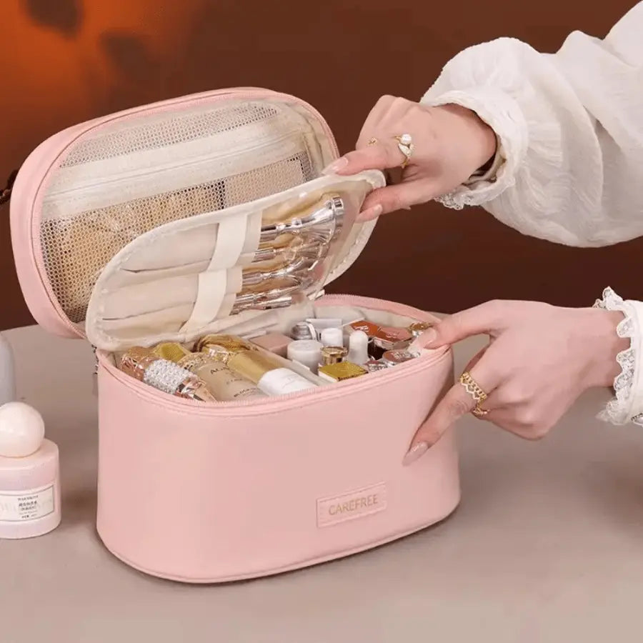 Trousse de toilette femme rose ovale en similicuir