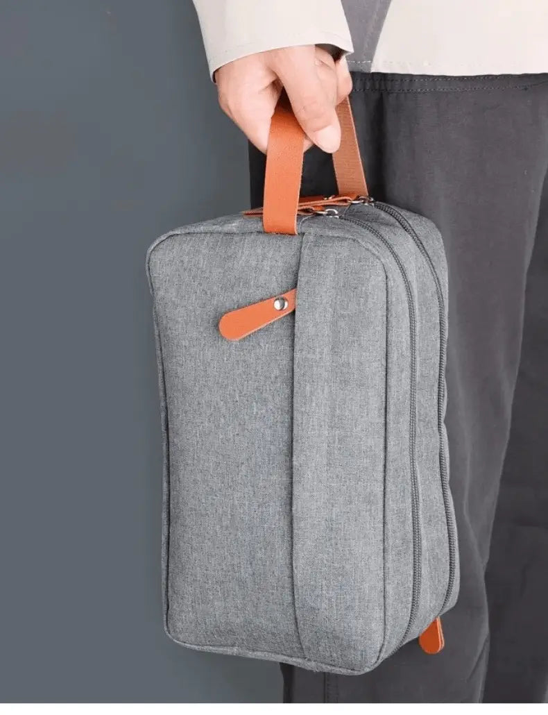 Trousse de toilette  Mix avec une poignée marron en cuir- La trousse Beauté