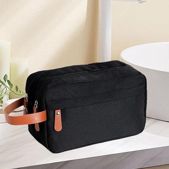 Trousse de toilette Mix noir sur comptoir de salle de bain
