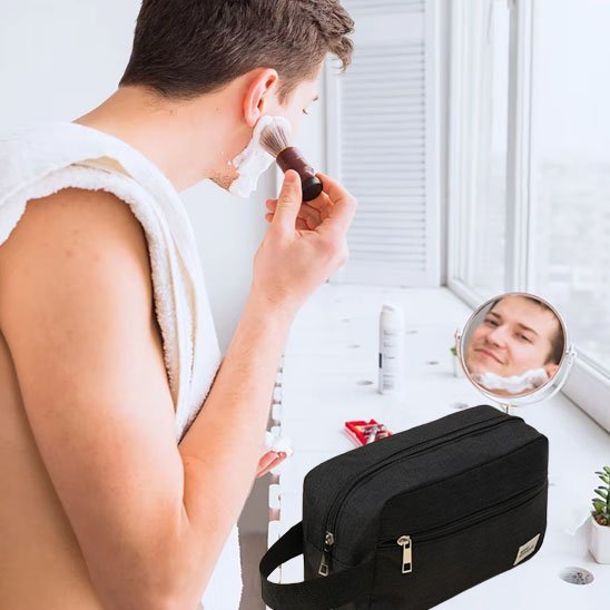 trousse de toilette salle de bain avec homme