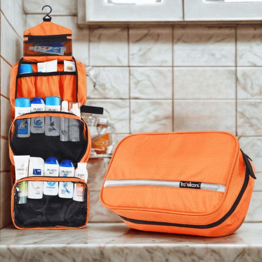Trousse de Toilette Unisexe orange dans la salle de bain