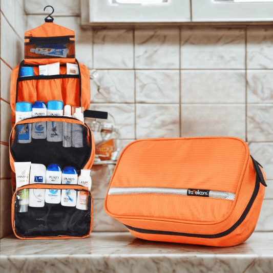 Trousse de Toilette Unisexe orange dans la salle de bain
