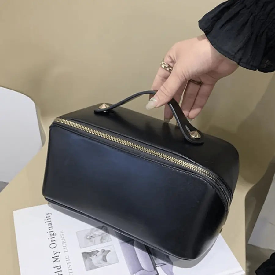 trousse de toilettenoie en cuir et poignée dessus