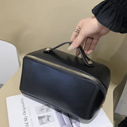 trousse de toilettenoie en cuir et poignée dessus
