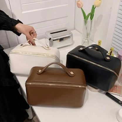 trousse de toilette en cuir blanc noir et marron